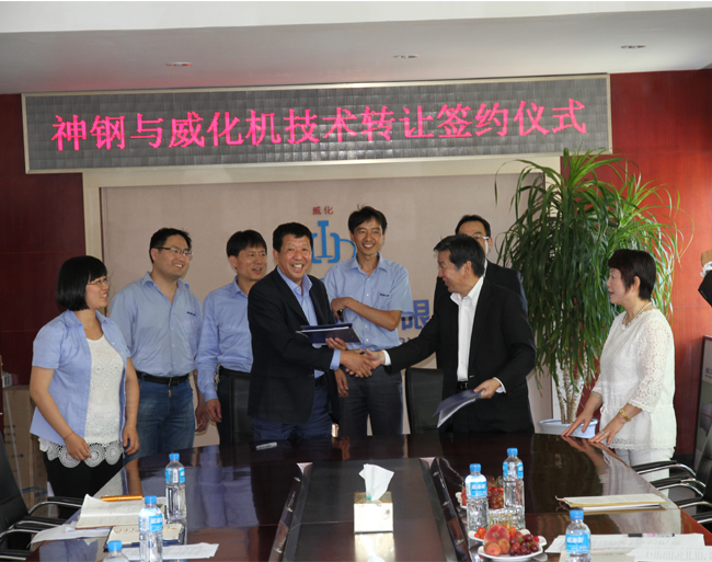 慶祝日本神鋼與威?;瘷C(jī)簽訂技術(shù)轉(zhuǎn)讓協(xié)議.jpg 慶祝日本神鋼與威海化機(jī)簽訂技術(shù)轉(zhuǎn)讓協(xié)議.jpg